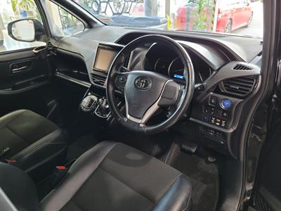 2017 Toyota Noah - Thumbnail