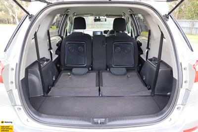 2012 Toyota Wish - Thumbnail