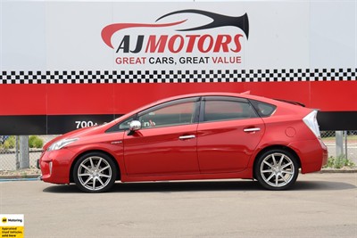 2012 Toyota Prius - Thumbnail