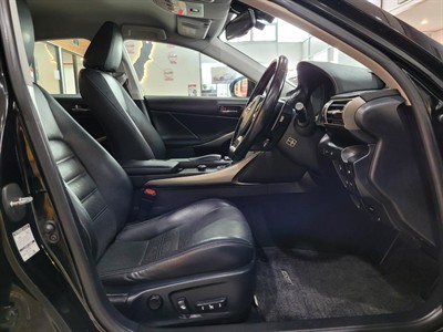 2015 Lexus IS 300h - Thumbnail