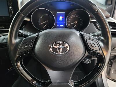 2017 Toyota C-HR - Thumbnail