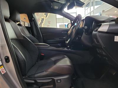 2017 Toyota C-HR - Thumbnail