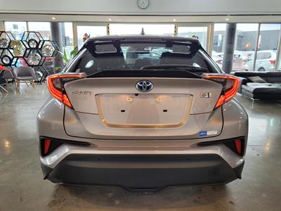 2017 Toyota C-HR - Thumbnail