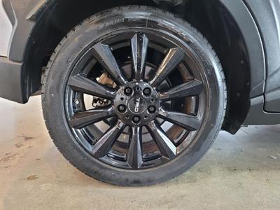 2017 Toyota C-HR - Thumbnail