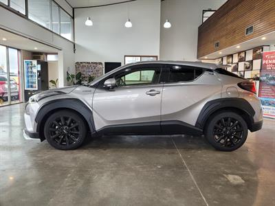 2017 Toyota C-HR - Thumbnail