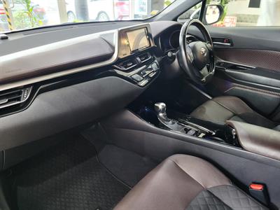 2017 Toyota C-HR - Thumbnail