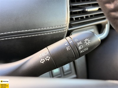 2017 Nissan Serena - Thumbnail