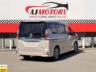 2017 Nissan Serena - Thumbnail