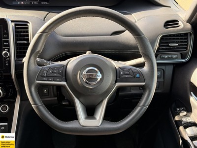 2017 Nissan Serena - Thumbnail