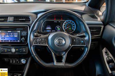 2018 Nissan Leaf - Thumbnail