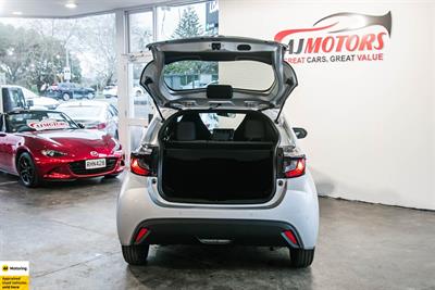 2020 Toyota Yaris - Thumbnail