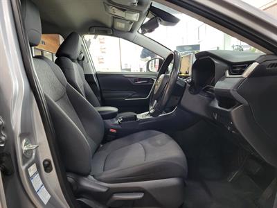 2021 Toyota RAV4 - Thumbnail