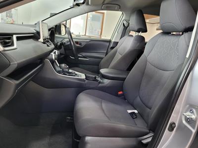 2021 Toyota RAV4 - Thumbnail