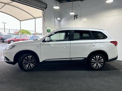 2020 Mitsubishi Outlander - Thumbnail