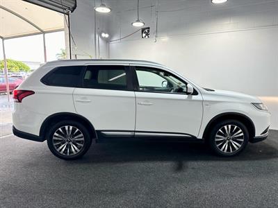 2020 Mitsubishi Outlander - Thumbnail