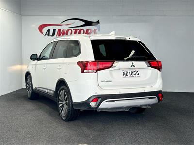 2020 Mitsubishi Outlander - Thumbnail