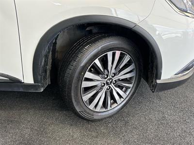 2020 Mitsubishi Outlander - Thumbnail