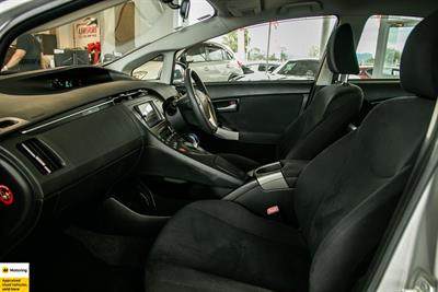 2012 Toyota Prius - Thumbnail