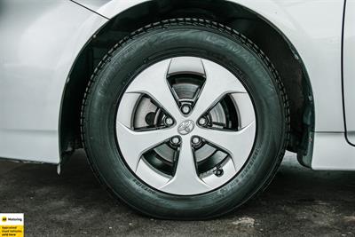 2012 Toyota Prius - Thumbnail