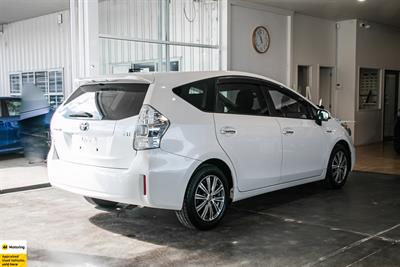 2014 Toyota Prius - Thumbnail