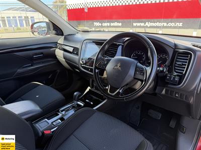 2022 Mitsubishi Outlander - Thumbnail