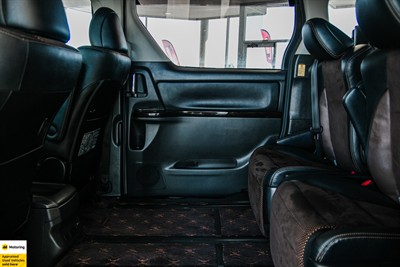 2014 Toyota Alphard - Thumbnail