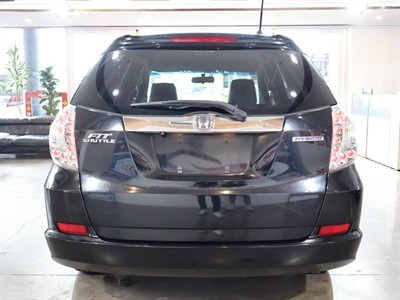 2013 Honda FIT SHUTTLE HYBRID - Thumbnail