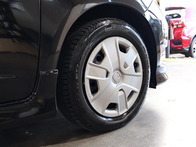2013 Honda FIT SHUTTLE HYBRID - Thumbnail