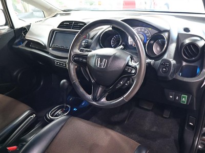 2013 Honda FIT SHUTTLE HYBRID - Thumbnail