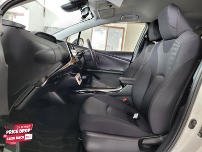 2018 Toyota Prius - Thumbnail