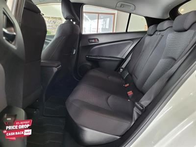 2018 Toyota Prius - Thumbnail