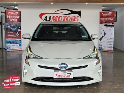 2018 Toyota Prius - Thumbnail