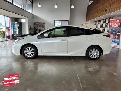 2018 Toyota Prius - Thumbnail