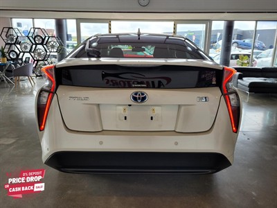 2018 Toyota Prius - Thumbnail