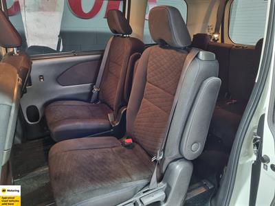 2018 Nissan Serena - Thumbnail