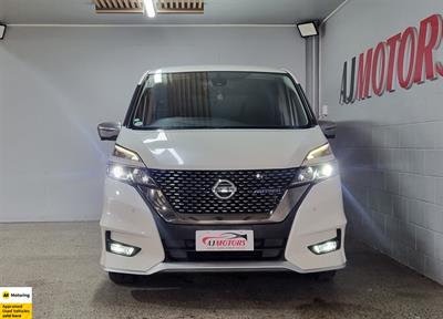2018 Nissan Serena - Thumbnail