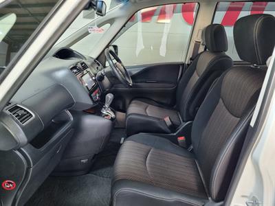 2015 Nissan Serena - Thumbnail