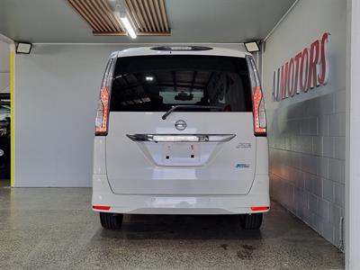 2015 Nissan Serena - Thumbnail