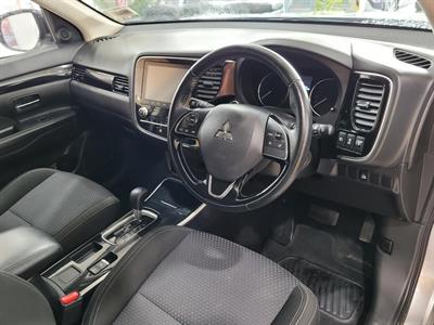 2022 Mitsubishi Outlander - Thumbnail