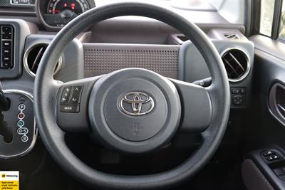 2015 Toyota Porte - Thumbnail
