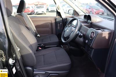 2015 Toyota Porte - Thumbnail