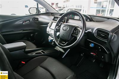 2020 Toyota Prius - Thumbnail