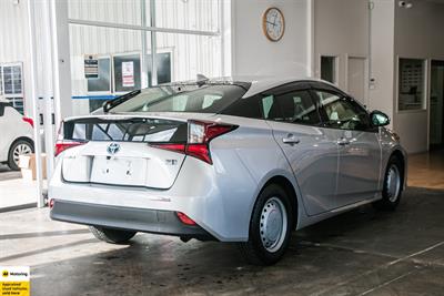 2020 Toyota Prius - Thumbnail
