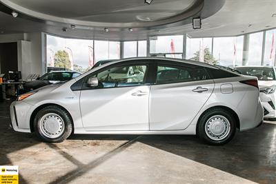 2020 Toyota Prius - Thumbnail