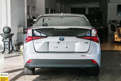 2020 Toyota Prius - Thumbnail