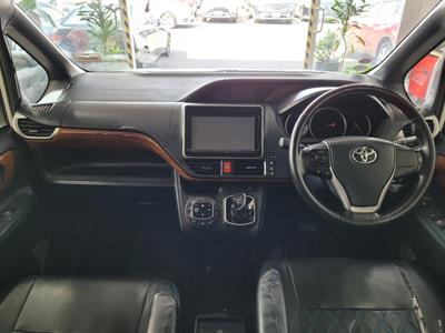 2014 Toyota Voxy - Thumbnail