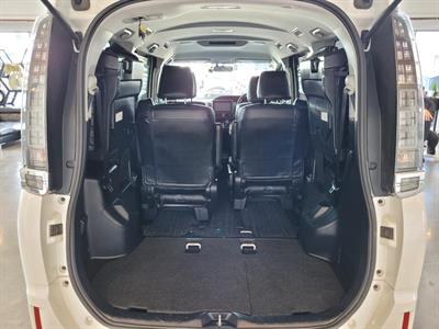 2014 Toyota Voxy - Thumbnail