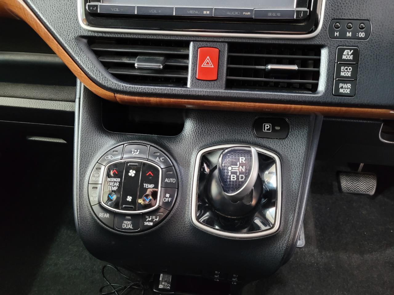 2014 Toyota Voxy