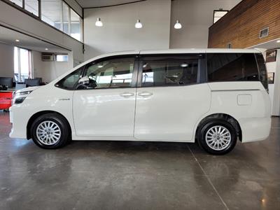 2014 Toyota Voxy - Thumbnail