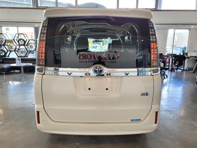 2014 Toyota Voxy - Thumbnail